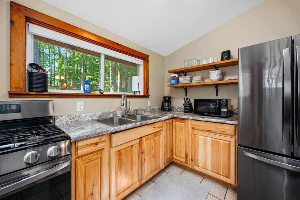 Cabin On Beautiful Arbutus Lake Near Traverse City Eksteriør bilde