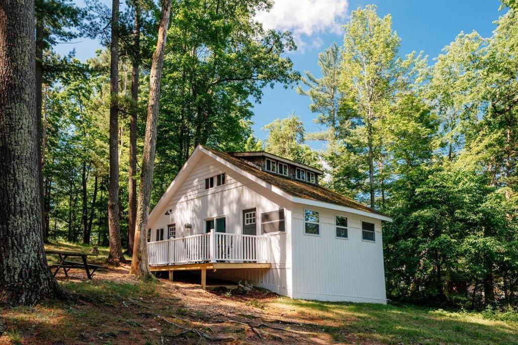 Cabin On Beautiful Arbutus Lake Near Traverse City Eksteriør bilde